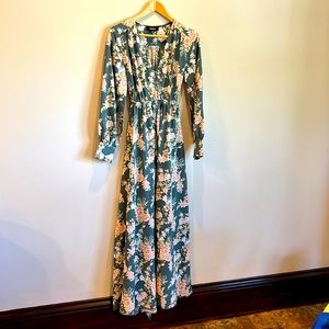 Gorgeous boutique maxi full length dress. So feminine.